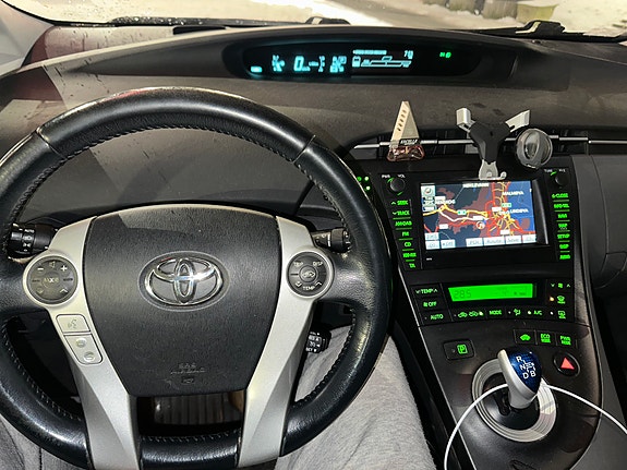 Toyota Prius 16 of 24