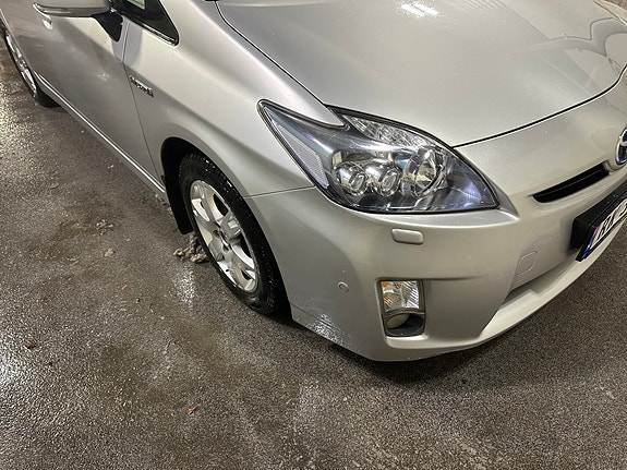 Toyota Prius 7 of 24