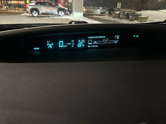 Toyota Prius 13 of 24
