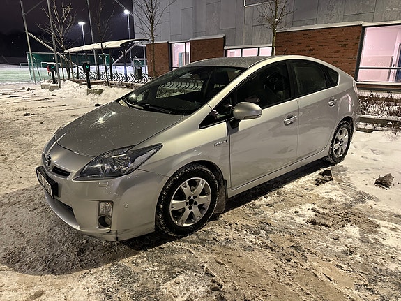 Toyota Prius 5 of 24