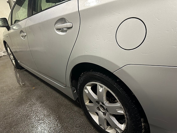 Toyota Prius 9 of 24