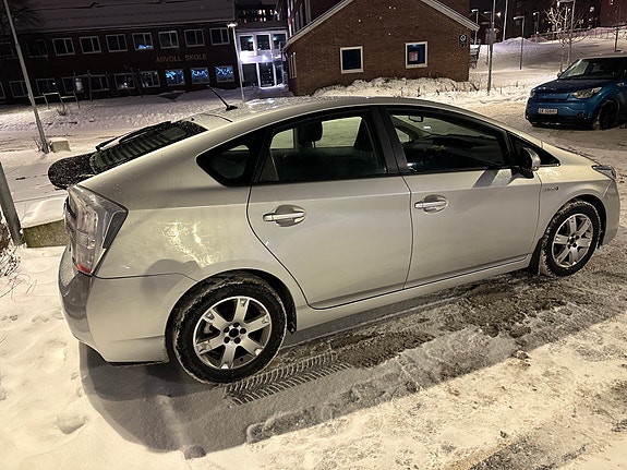 Toyota Prius 2 of 24