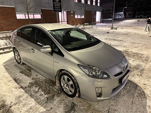 Toyota Prius 3 of 24