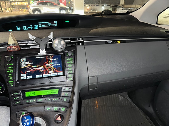 Toyota Prius 17 of 24