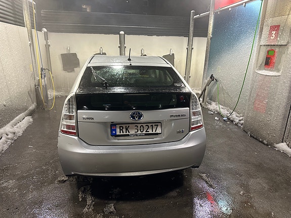 Toyota Prius 21 of 24