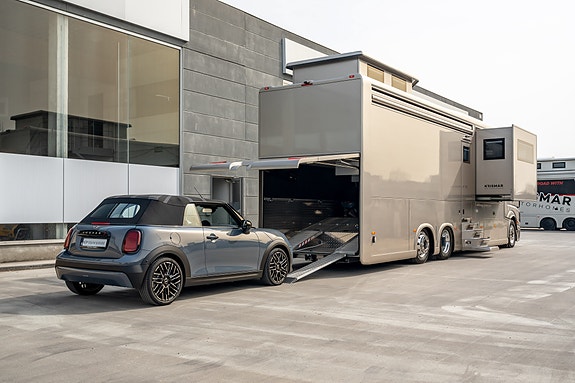 Mercedes-Benz Actros 2651 KR Motorhome - double pop-out, push-up