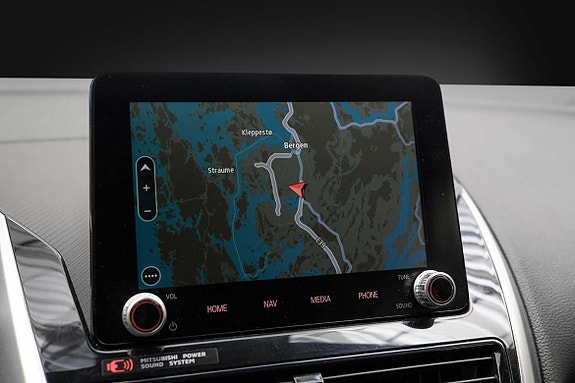 Infotainmentskjerm med innebygget navigasjon