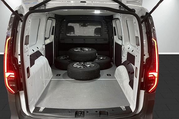Volkswagen Caddy Maxi 9 of 11