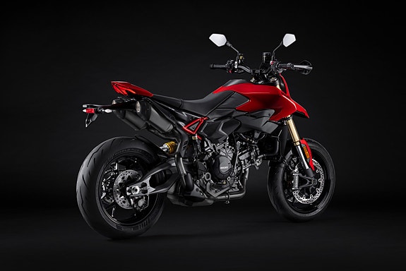 Ducati Hypermotard V2 4 of 5