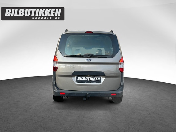 Ford Transit Courier 4 of 5