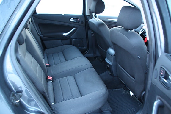 Ford Mondeo 19 of 21
