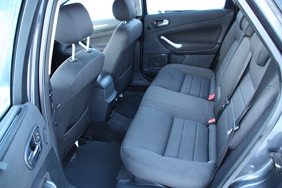 Ford Mondeo 17 of 21