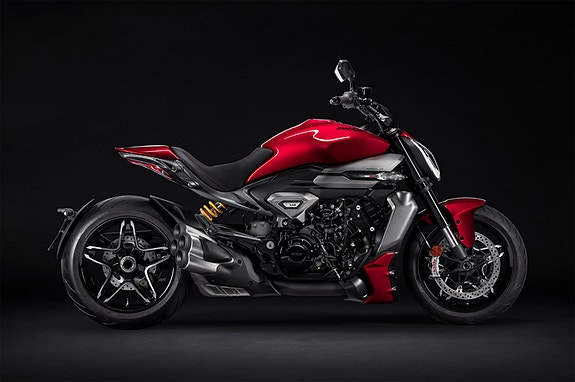 Ducati Xdiavel V4 2 of 5