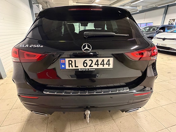 Mercedes-Benz GLA250 e 7 of 27