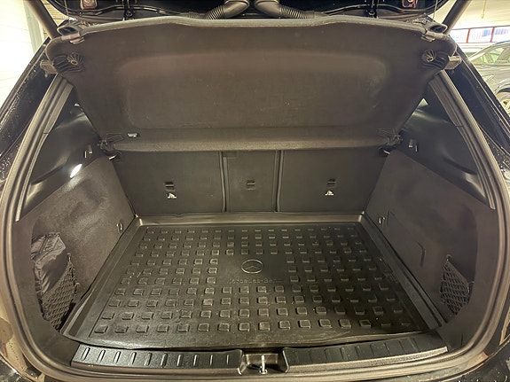 Mercedes-Benz GLA250 e 8 of 27