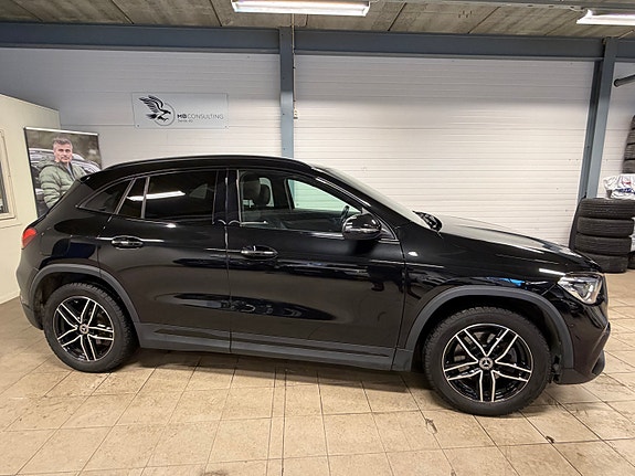 Mercedes-Benz GLA250 e 4 of 27