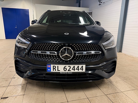Mercedes-Benz GLA250 e 2 of 27