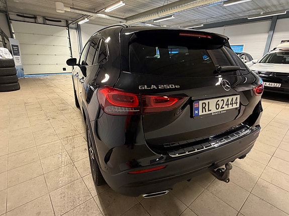 Mercedes-Benz GLA250 e 9 of 27