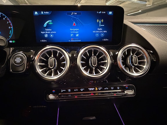 Mercedes-Benz GLA250 e 22 of 27