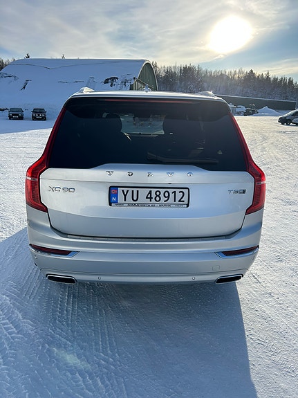 Volvo XC90 10 of 30