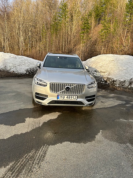 Volvo XC90 2 of 30