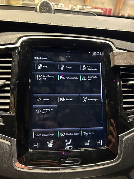 Volvo XC90 24 of 30