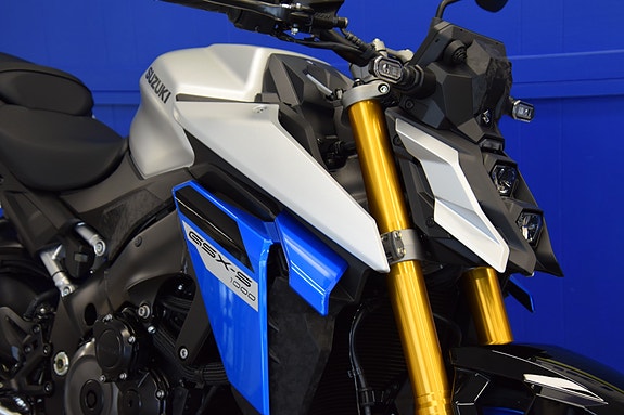 Suzuki GSX-S1000R 4 of 5
