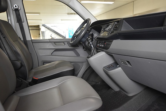 Volkswagen Caravelle 28 of 30