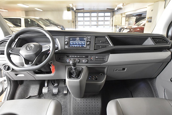 Volkswagen Caravelle 27 of 30