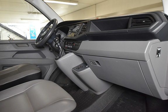 Volkswagen Caravelle 29 of 30