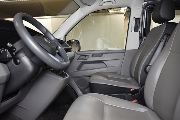Volkswagen Caravelle 19 of 30