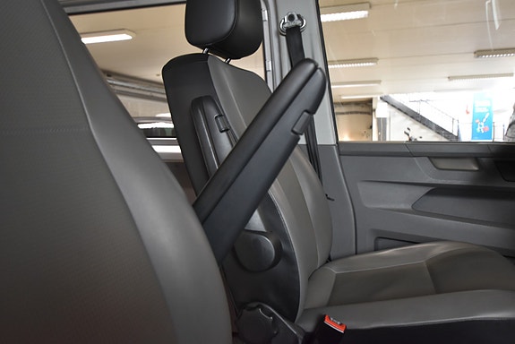 Volkswagen Caravelle 30 of 30