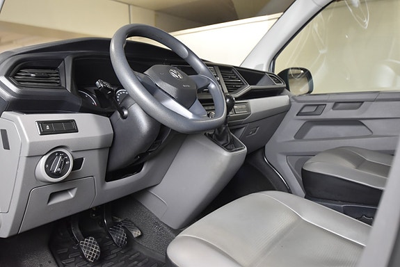 Volkswagen Caravelle 18 of 30