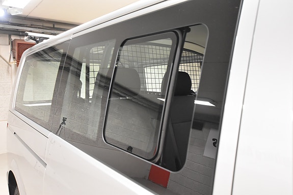 Volkswagen Caravelle 16 of 30
