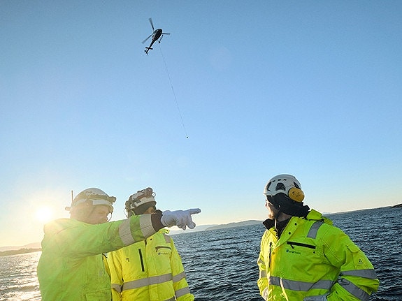Smørholm på jobb - Kjeungskjæret fyr