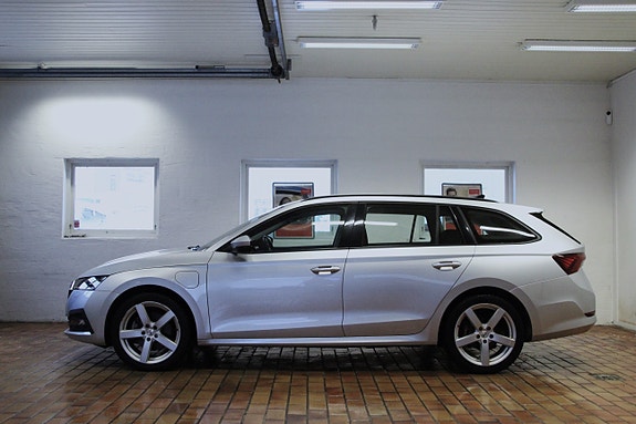 Skoda Octavia 3 of 5