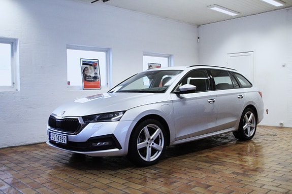 Skoda Octavia 2 of 5