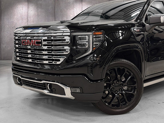 GMC Sierra 2 of 5
