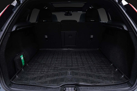 Stort og praktisk bagasjerom med skiluke