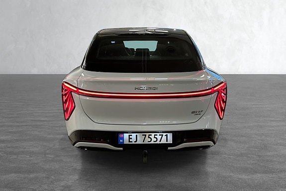 DC‑hurtiglading: opptil 240 kW, 10–80 % på ca. 20 minutter under optimale forhold