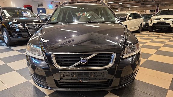 Volvo V50 3 of 5