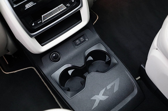 BMW X7 22 of 30