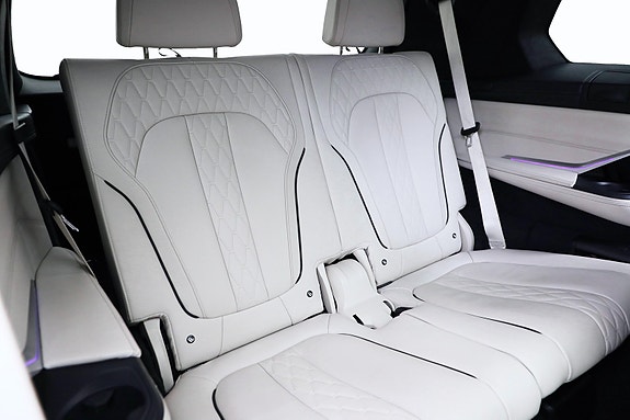 BMW X7 25 of 30