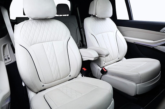 BMW X7 24 of 30