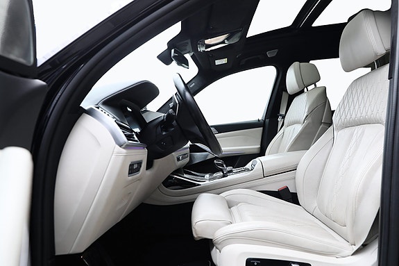 BMW X7 18 of 30