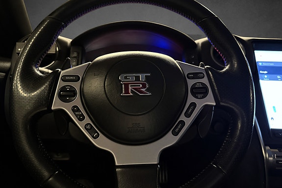Nissan GT-R 9 of 17