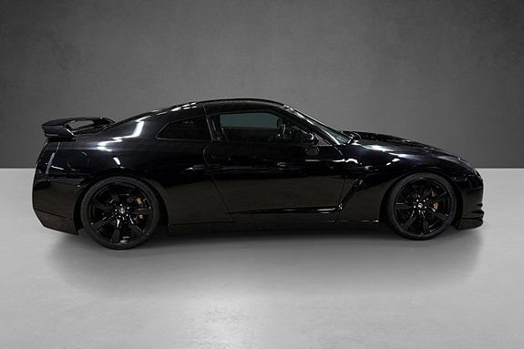 Nissan GT-R 6 of 17
