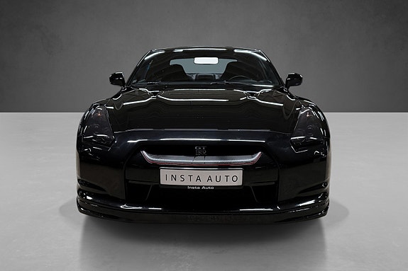 Nissan GT-R 8 of 17