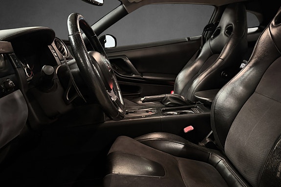 Nissan GT-R 15 of 17