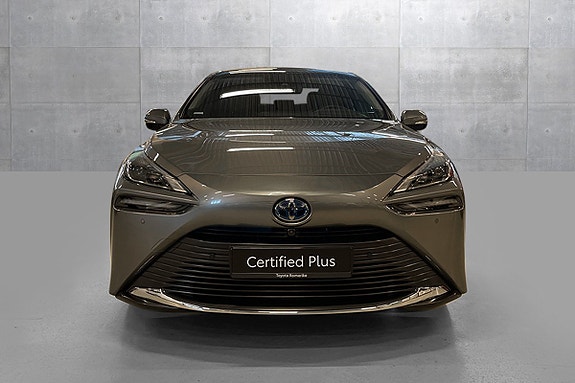 Toyota Mirai 8 of 17